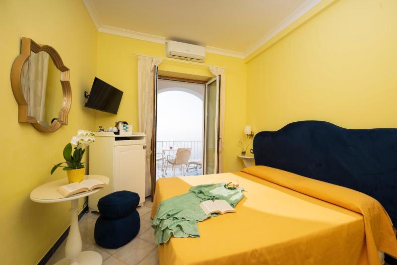 Standard Double Room image 1