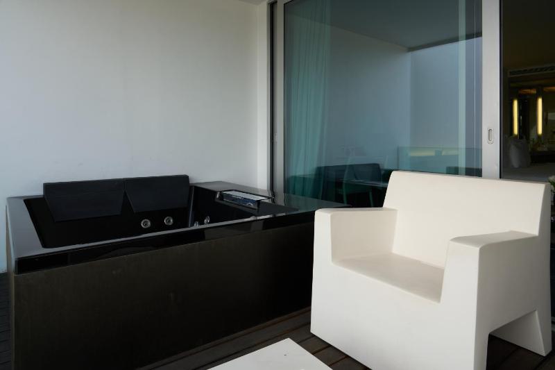 Double Room with Garden View image 4