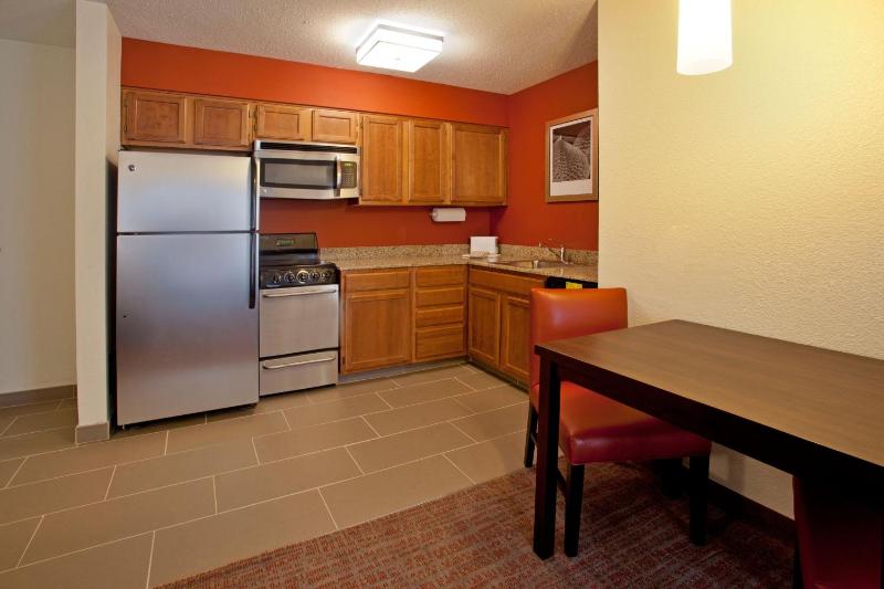 King Studio with Fireplace and Adapted Tub - Mobility and Hearing Accessible image 2