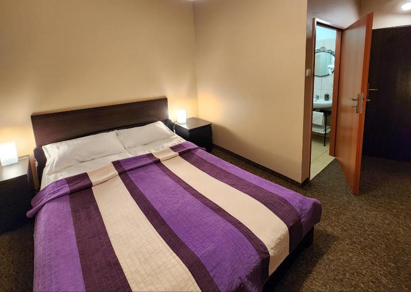 Double Room image 4