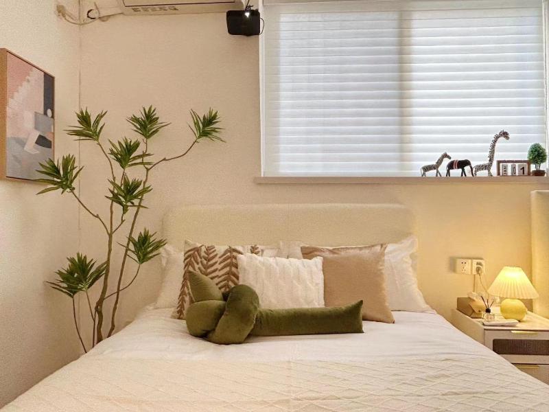 LuoMa - Bright Twin-Bed Room in Historic Shanghai Lane House - image 4