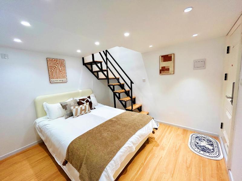 HuaJian - Stylish Duplex Loft - image 3