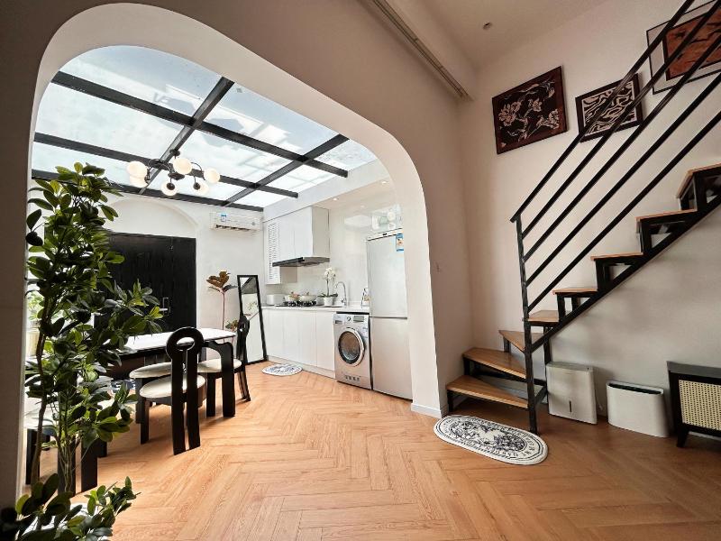ZhiLan - Sunlit Elegant Loft with Glass Skylight - image 10