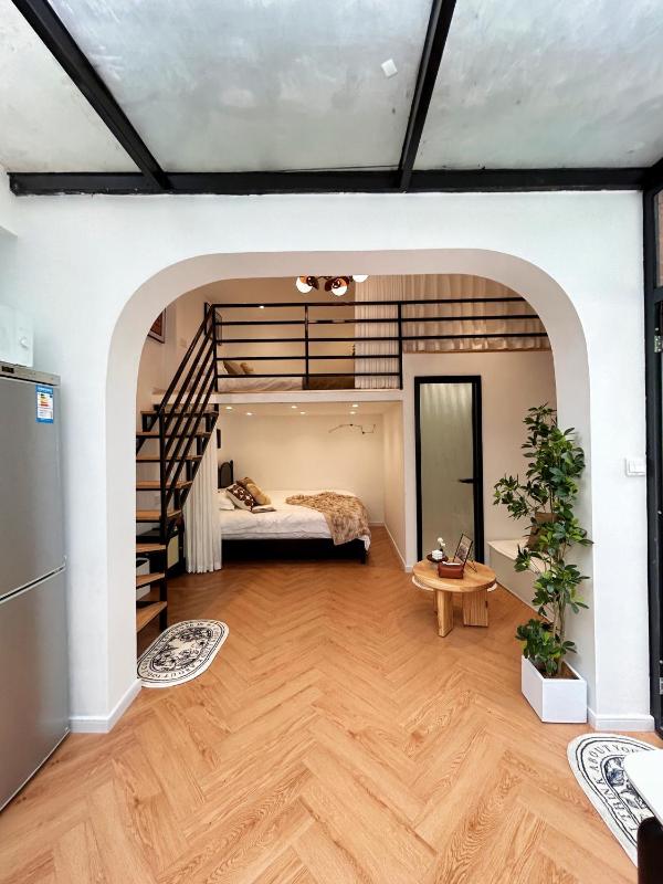 ZhiLan - Sunlit Elegant Loft with Glass Skylight - image 14