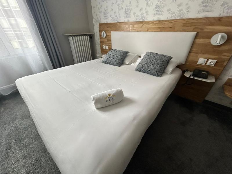 Brit Hotel Privilège Le Royal - Centre Gare - image 27