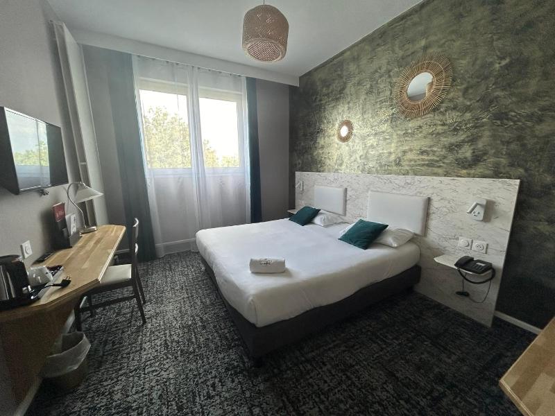 Superior Double or Twin Room With Bath image 3