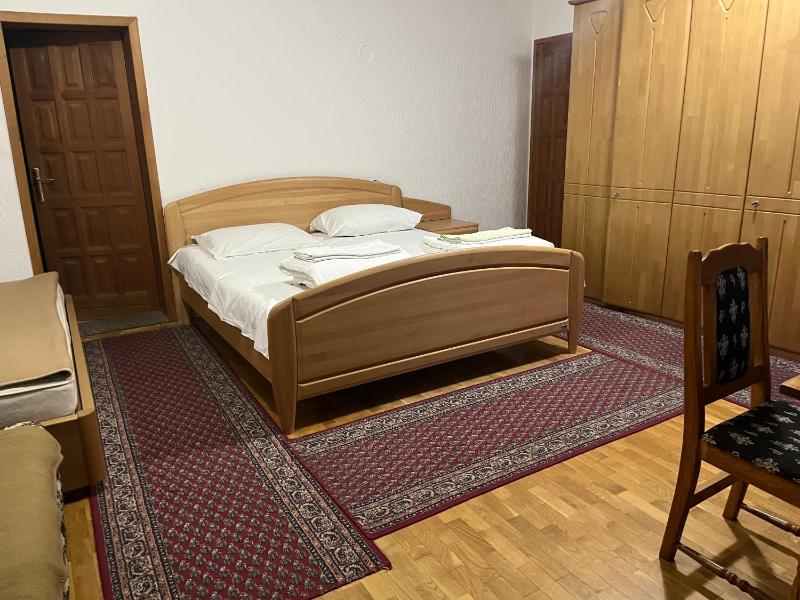 Studio with Balcony image 3