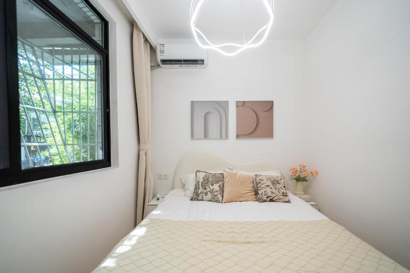 HeHuan - Airy Elegant Lane House with Living Room Projector - image 8