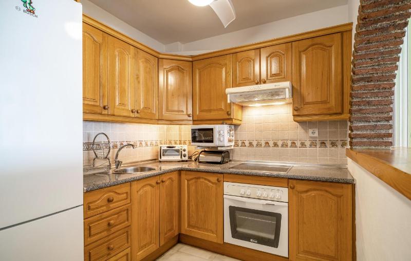 Lovely Apartment In Benalmádena With Wifi - image 15