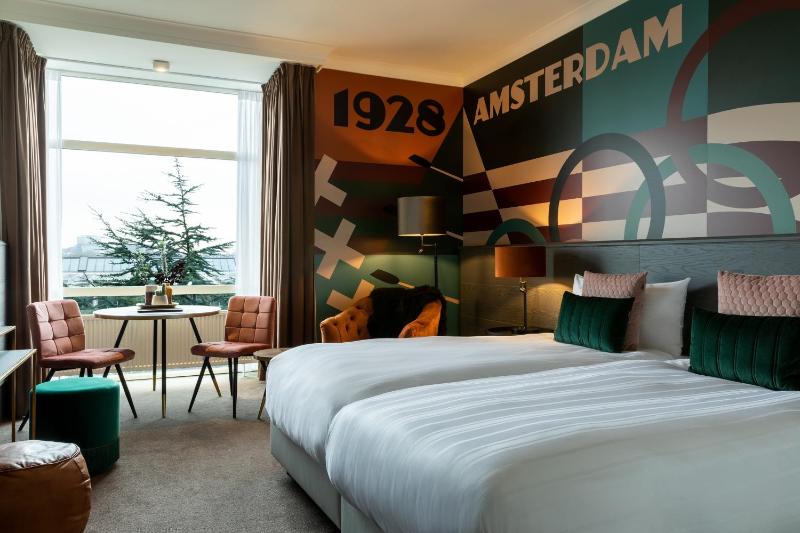 Deluxe Twin Room image 1