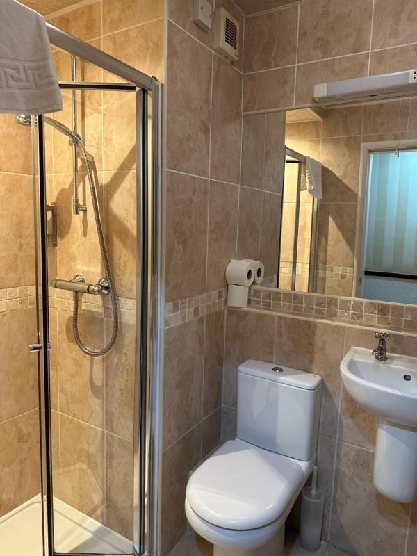 Double Room image 3