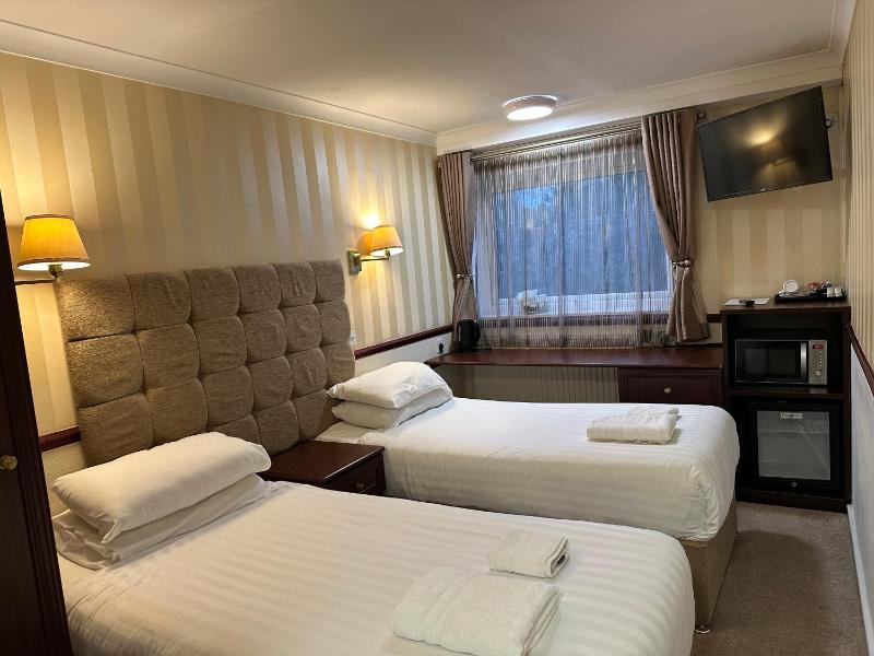 Twin Room image 1