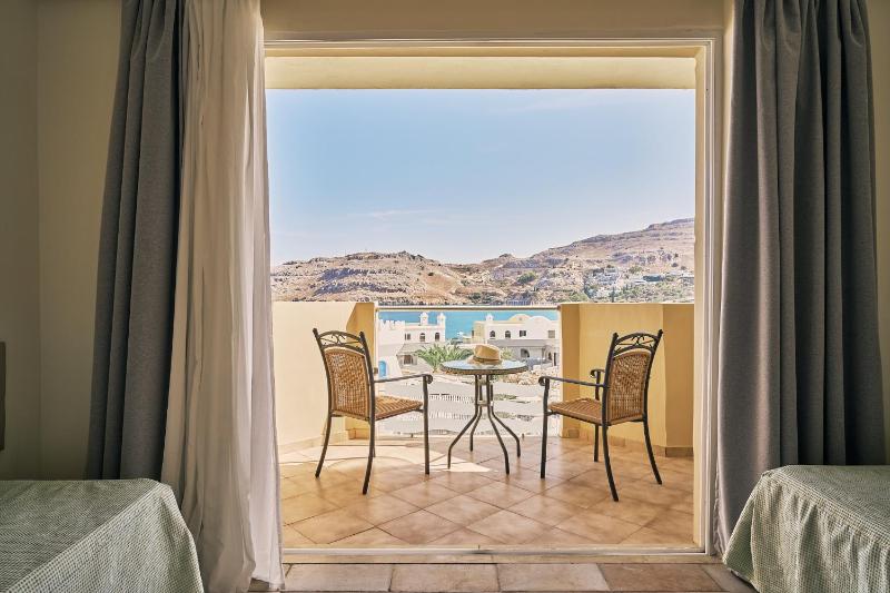 Family Room with Sea View image 1