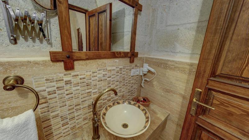 Standard Double Room image 3