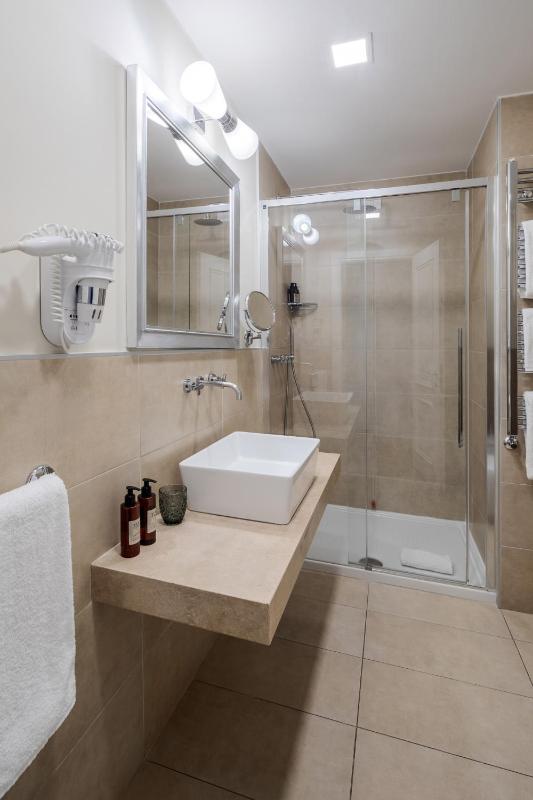 Superior Double Room image 4