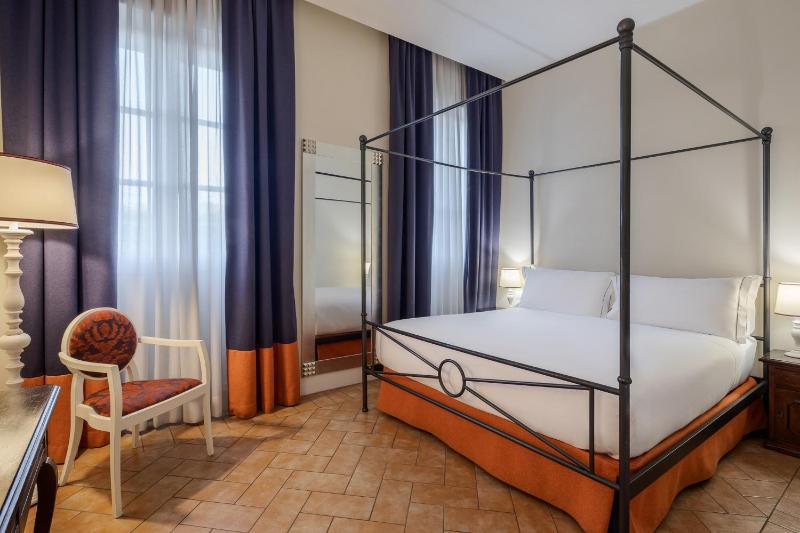 Superior Double Room image 3