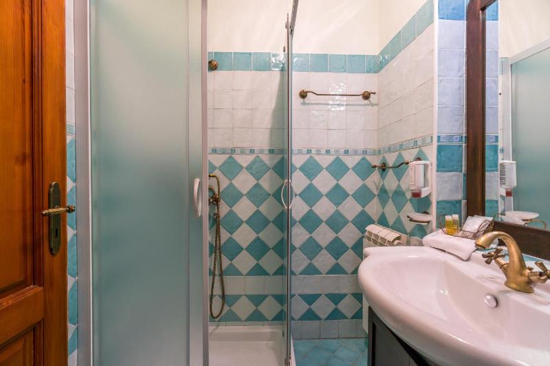 Standard Double Room image 2