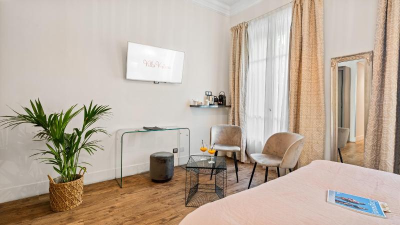 Superior Double Room with City View image 4