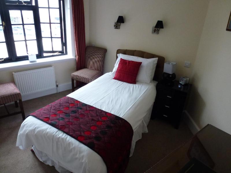 Inland Single Room image 3