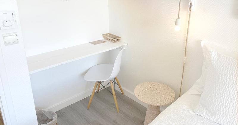 Double or Twin Room with Balcony image 4