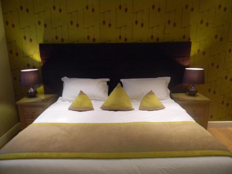 Superior King Room image 2