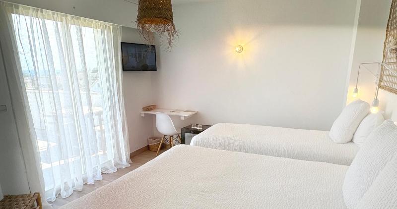 Triple Room with Terrace image 2