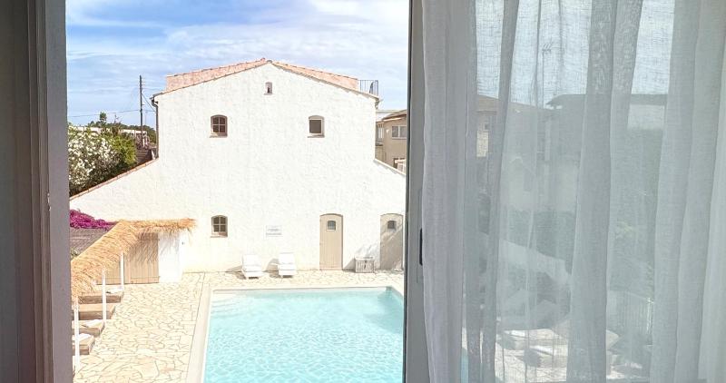 Double Room with Terrace image 2