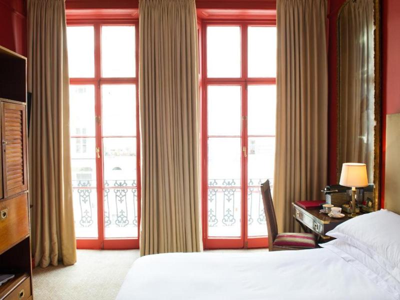Double Room image 1
