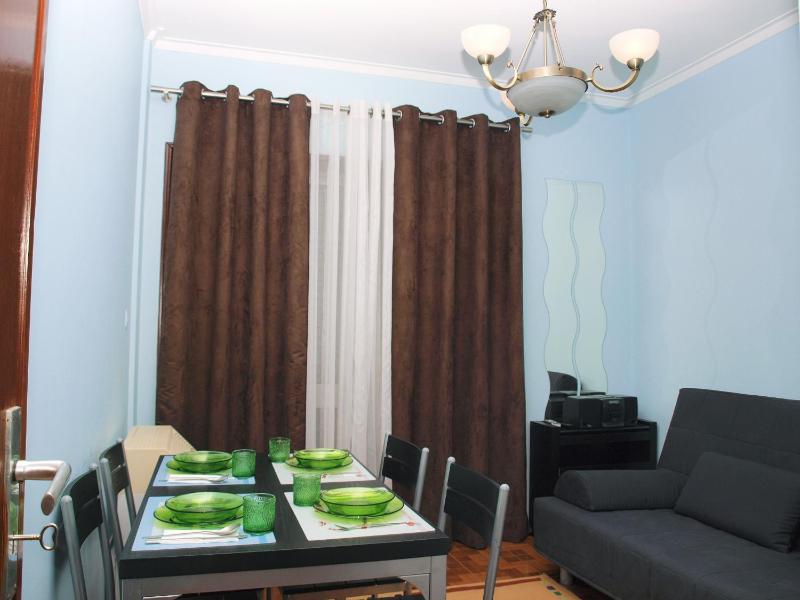 One-Bedroom Apartment image 3