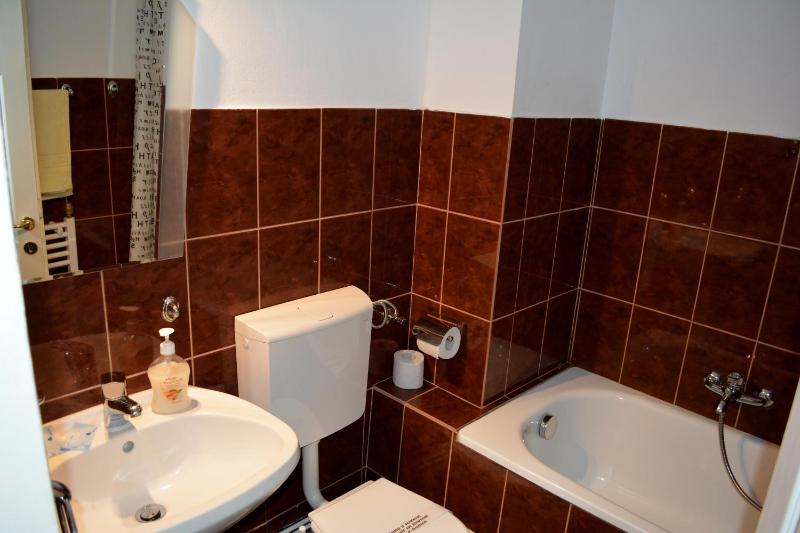 Single Room image 3