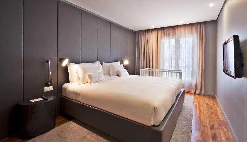 Premium Suite With Two Bedrooms image 3