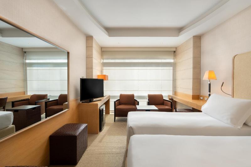 Superior Twin Room image 4