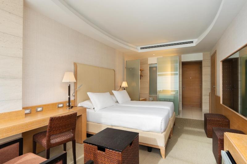 Superior Triple Twin Bed image 4