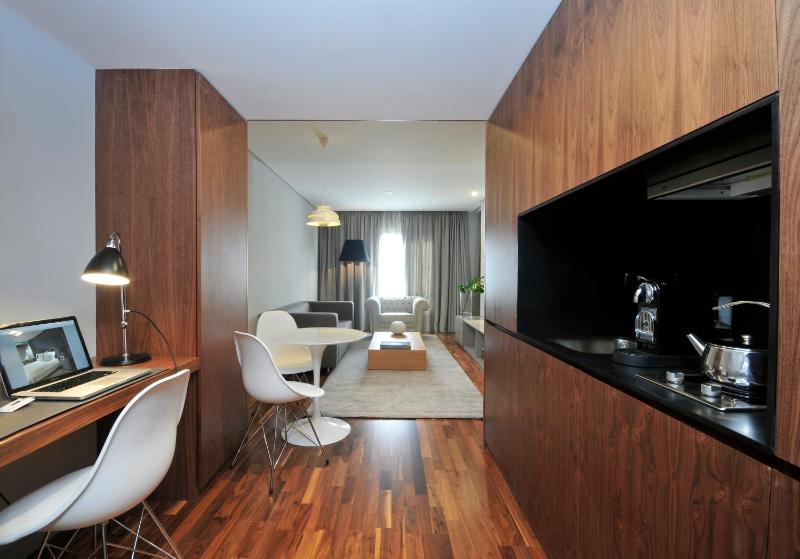 Family Suite (2 Adults + 2 Children) image 1