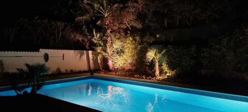 Villa spacieuse à Agde avec piscine et jardin. - image 7