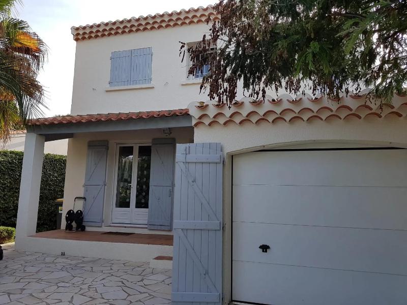 Villa spacieuse à Agde avec piscine et jardin. - image 11