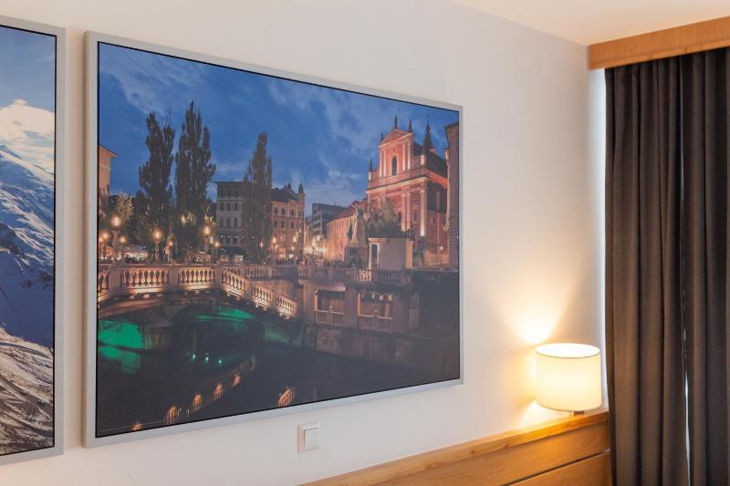 Family Suite with Terrace image 3