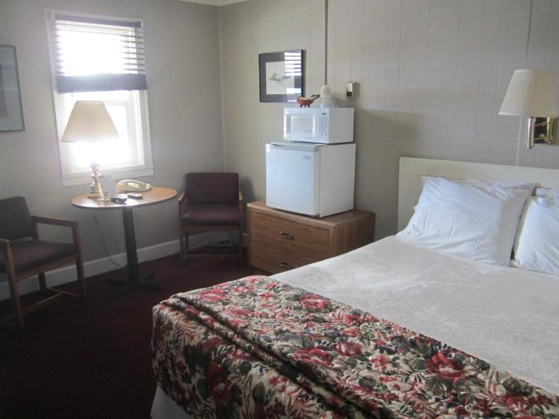 Queen Room - Non-Smoking image 4
