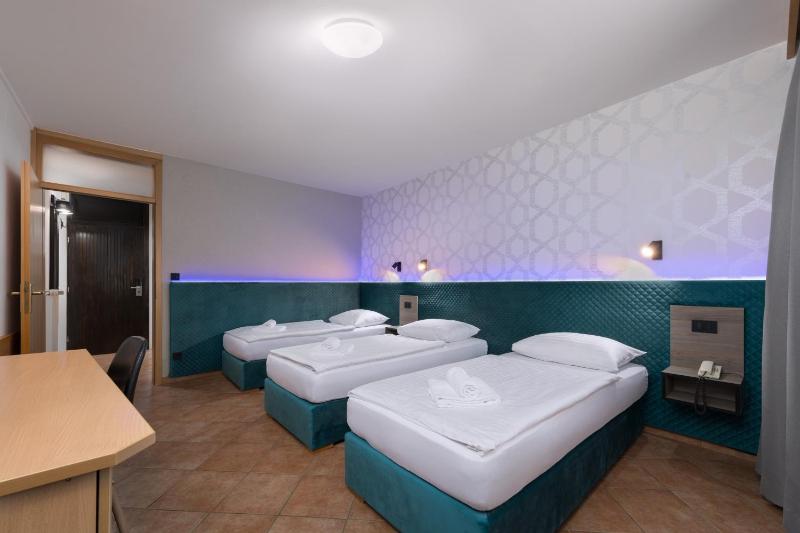 Standard Triple Room image 1