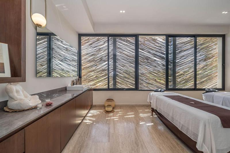 3BR Penthouse with Private Plunge Pool - image 10
