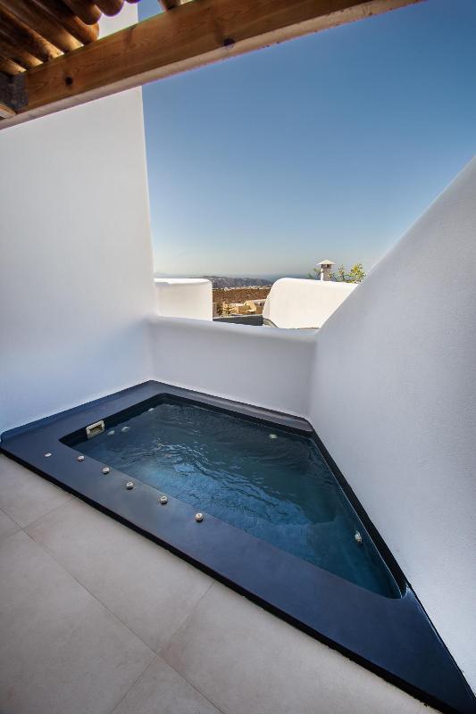 Superior Suite with Hot Tub image 1