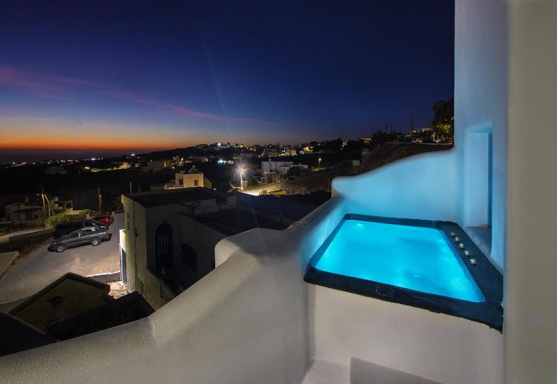 Deluxe Suite with Hot Tub & Sea View image 1