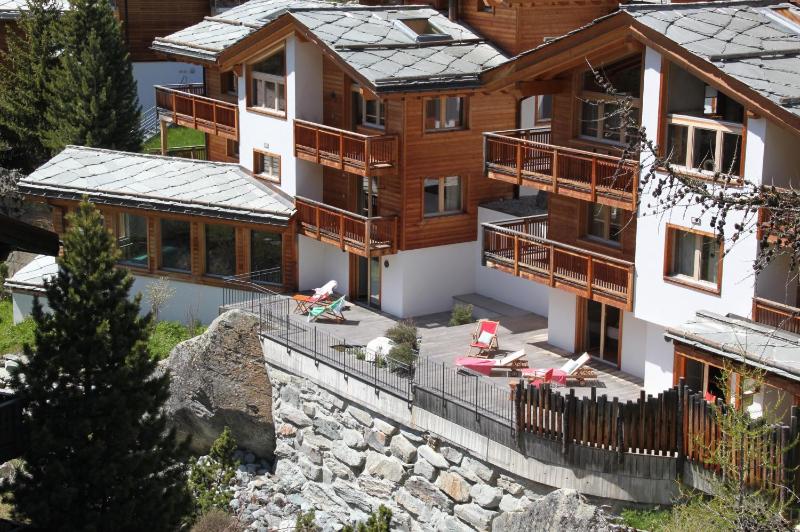 Three-Bedroom Chalet image 3