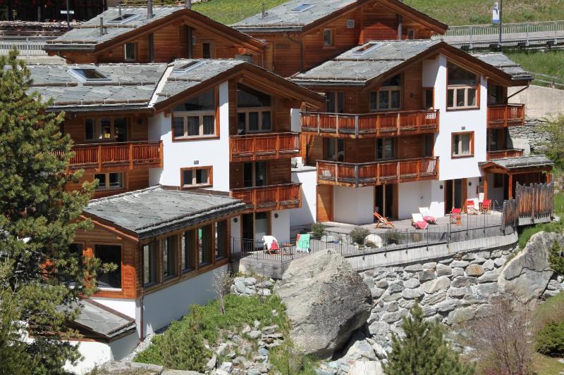 Three-Bedroom Chalet image 2