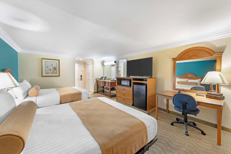 Queen Room with Two Queen Beds with Balcony image 1