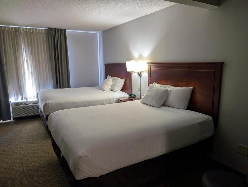 Queen Room with Two Queen Beds - Non-Smoking image 2