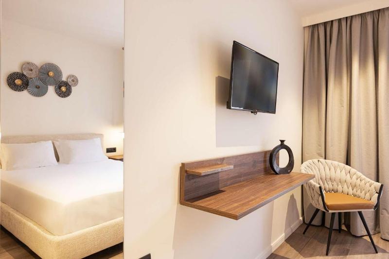 Double or Twin Room image 4