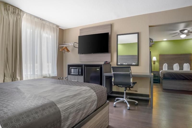 Queen Suite with Two Queen Beds - Non-Smoking image 1
