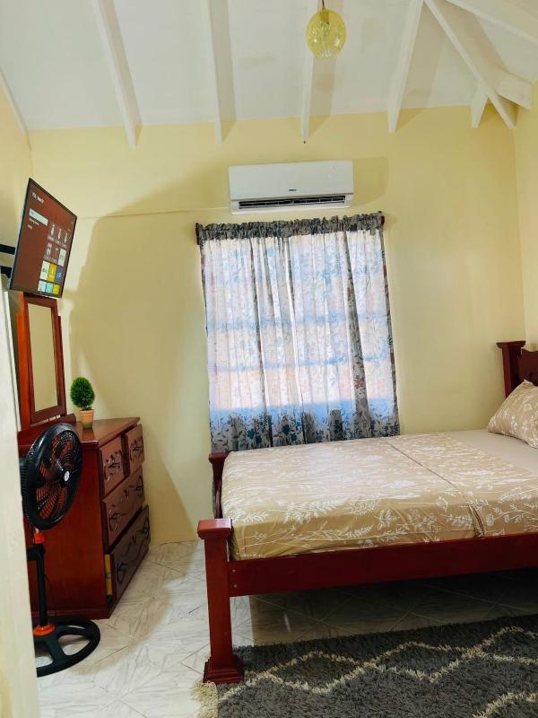 Castle Berry Apartments - image 5