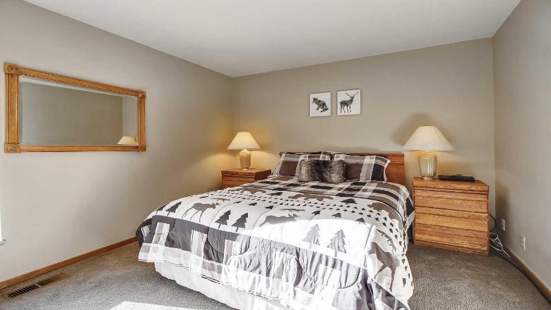 Skyline Condo 02 - image 7